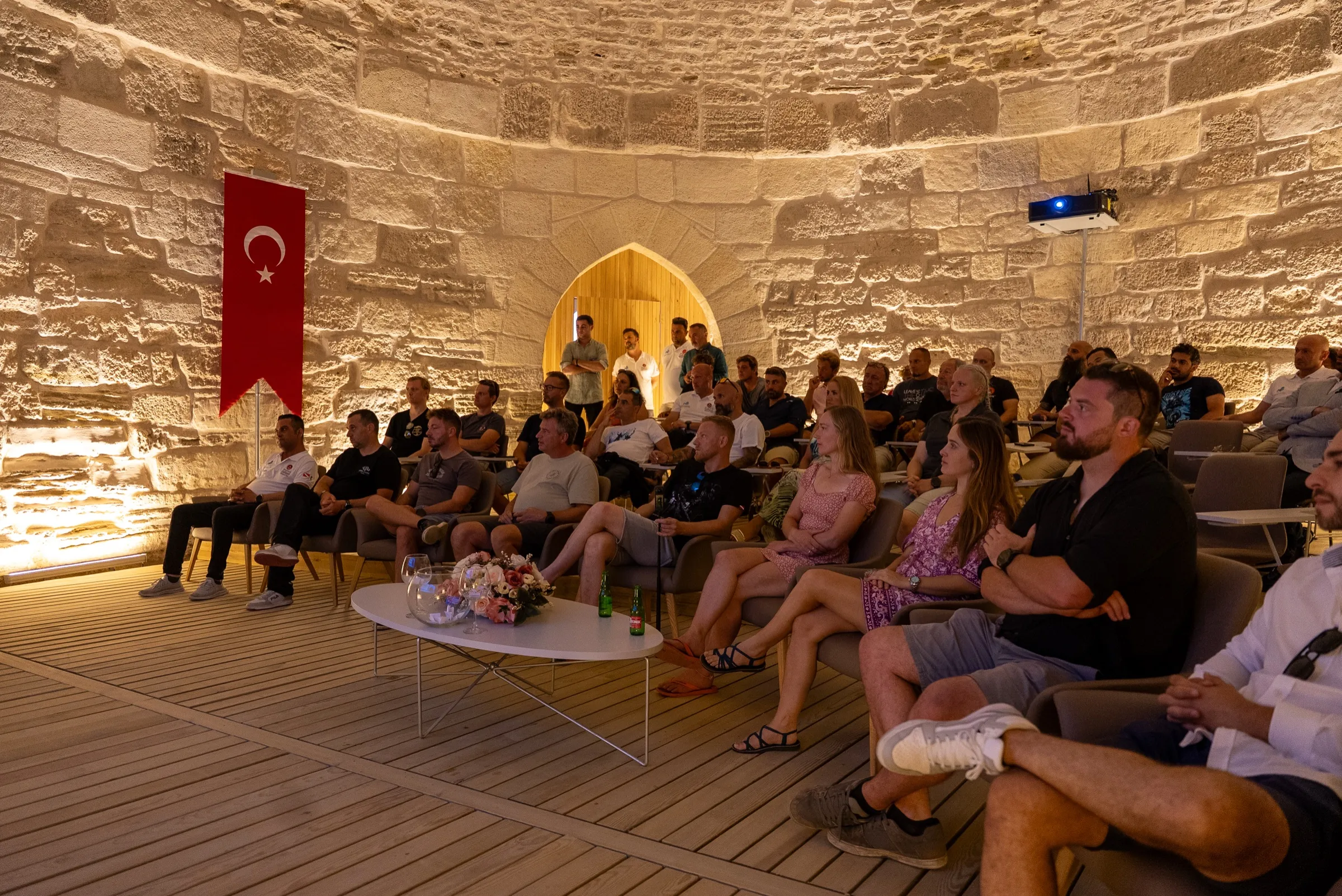 Kale-i Sultaniye’de hazırlanmış davet salonu